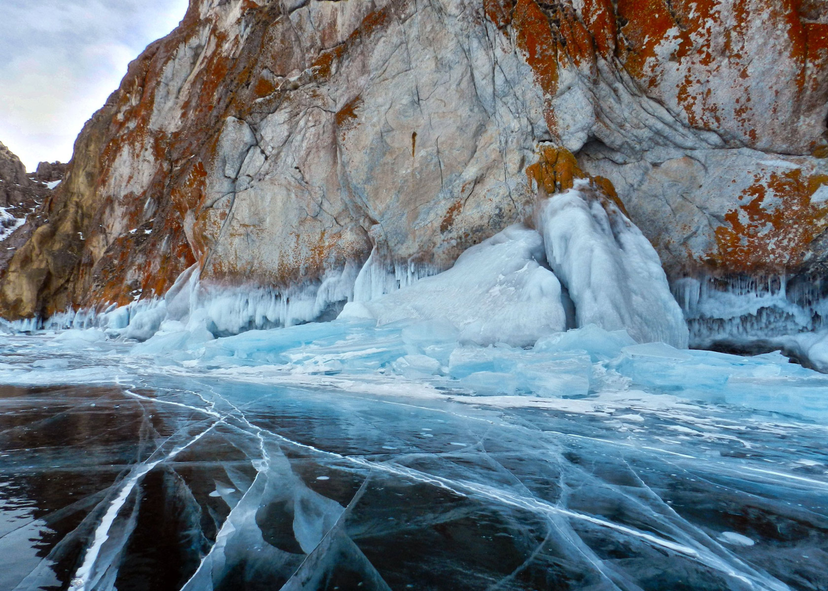 Ледяные наплески на о. Ольхон - замерзший Байкал