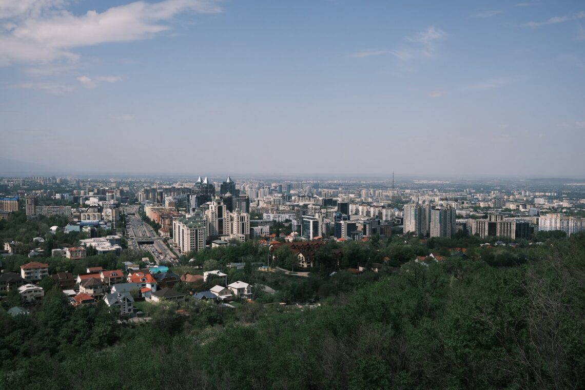 Вид на Алмату с телебашни Кок-Тобе