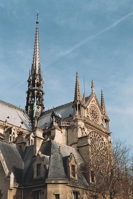 Шпиль собора Парижской Богоматери