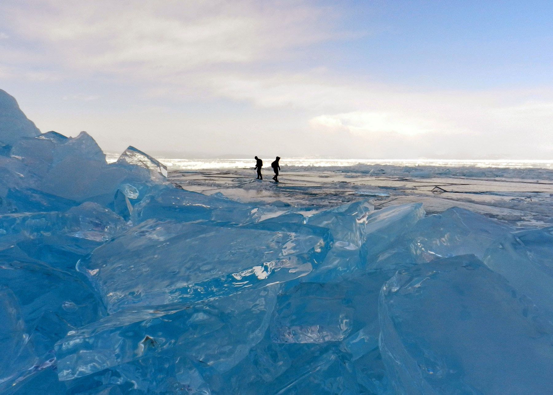 Когда замерзает Байкал? Ледяные торосы на замерзшем Байкале